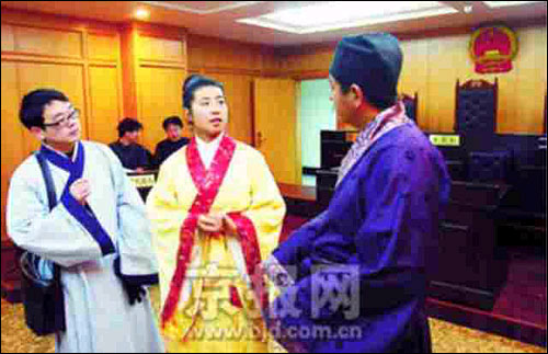 �����������񴩺���Ϊ�����Ϸ�ͥ