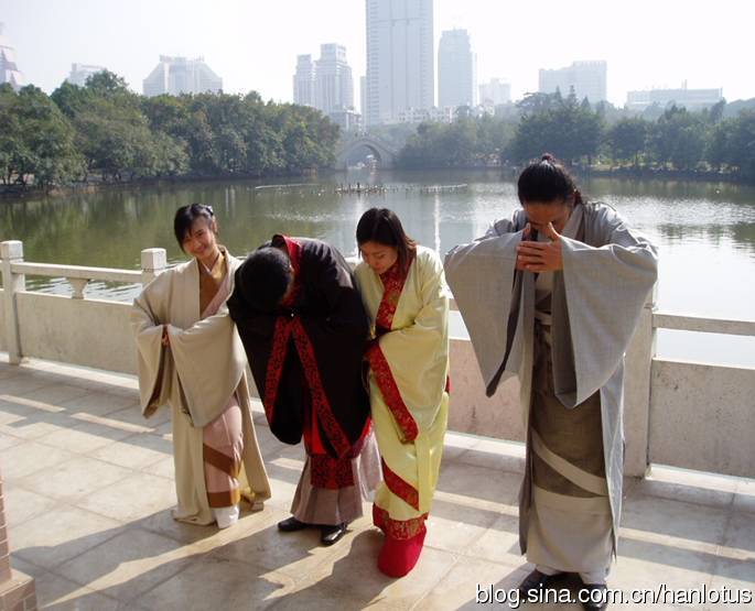 [转载]恢复汉服十年风雨路——汉流莲视觉之践行篇（二）